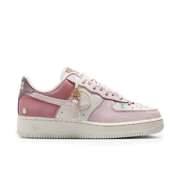 Tênis Nike Air Force 1 07 Branco/rosa