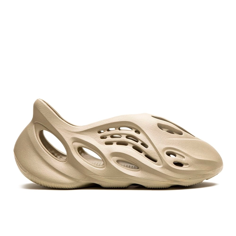 Chinelo Adidas Yeezy Foam Rnr Bege