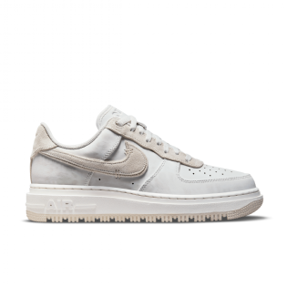 Tênis Nike Air Force 1 Luxe Branco