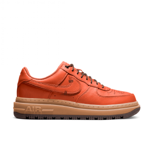 Tênis Nike Air Force 1 Luxe Marrom