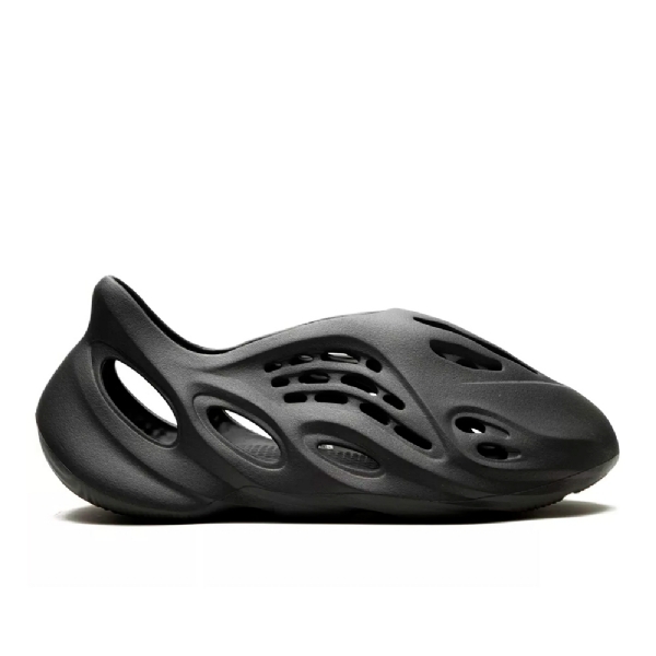 Chinelo Adidas Yeezy Foam Runner " Carbon " Cinza