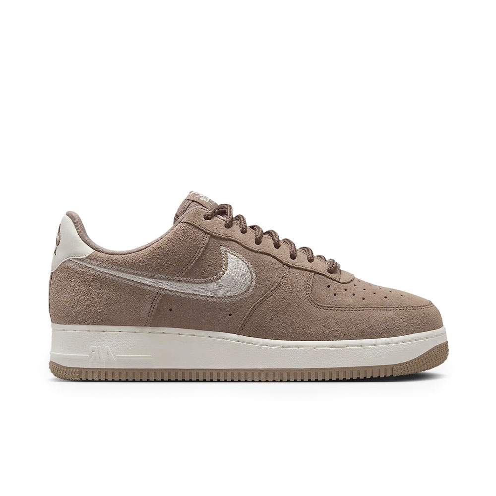 Tenis Nike Air Force 1 Low '07 Marrom
