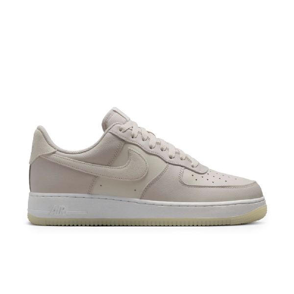 Nike Air Force 1 07 Light Bone Branco