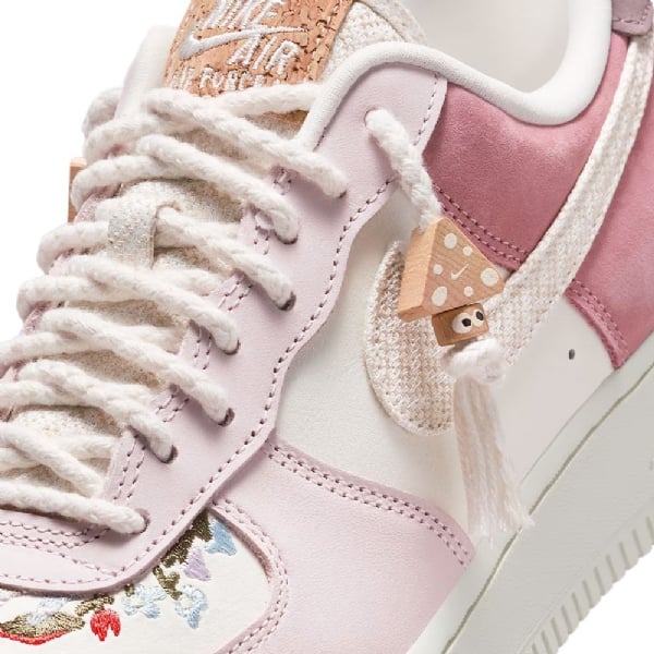 Tênis Nike Air Force 1 07 Branco/rosa