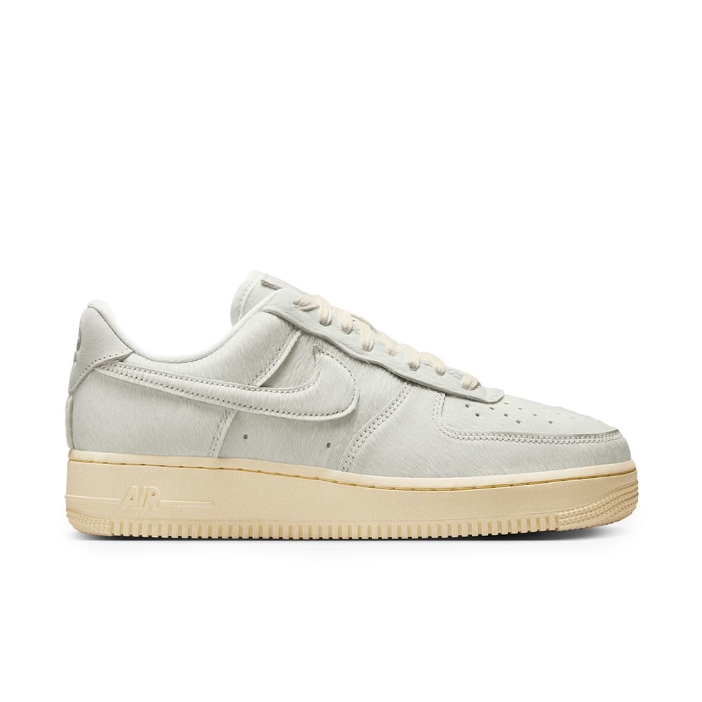 Tênis Nike Air Force 1 07 Branco/bege