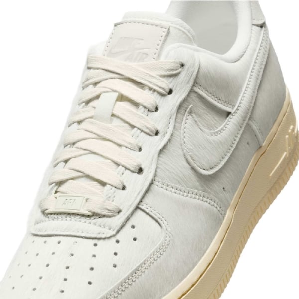 Tênis Nike Air Force 1 07 Branco/bege