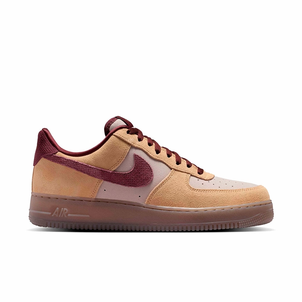 Tênis Nike Air Force 1 07 Marrom