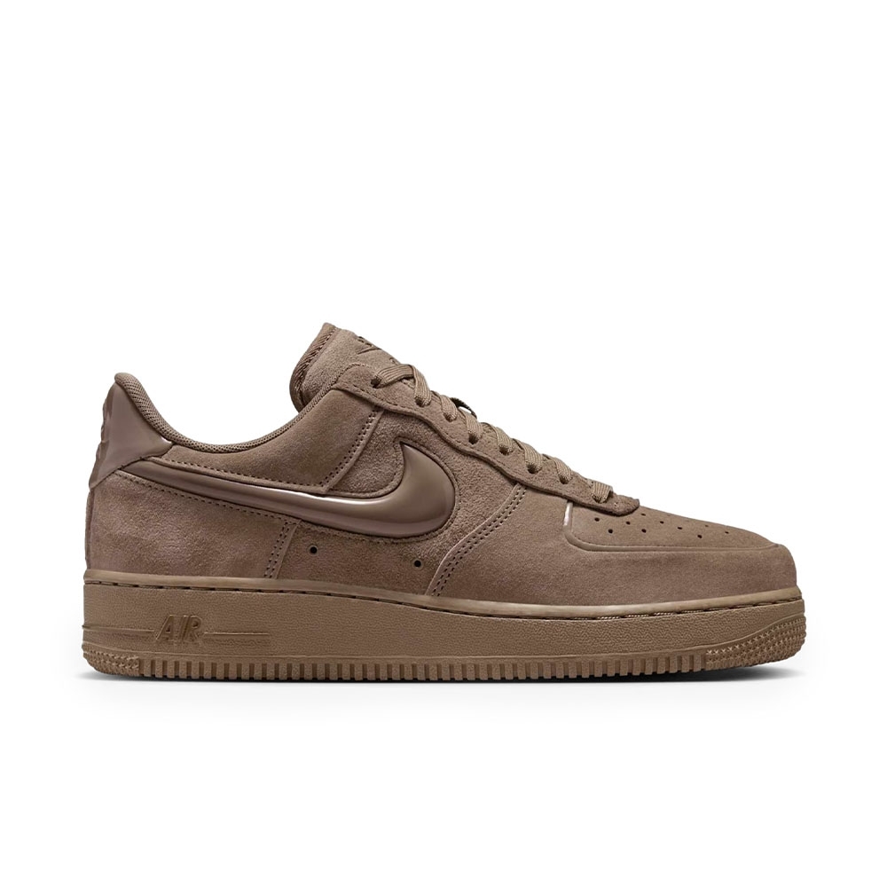 Tênis Nike Air Force 1 07 Marrom