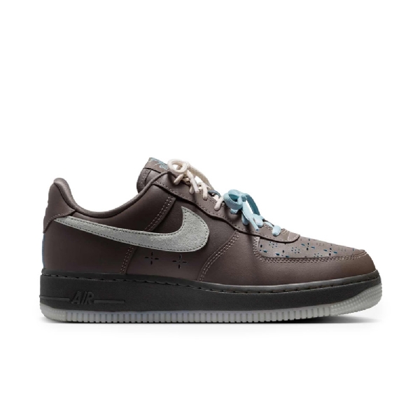 Tênis Nike Air Force 1 Low Marrom