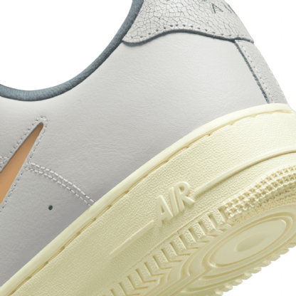 Tênis Nike Air Force 1 07 Lx Vtg Cinza
