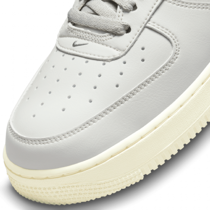 Tênis Nike Air Force 1 07 Lx Vtg Cinza