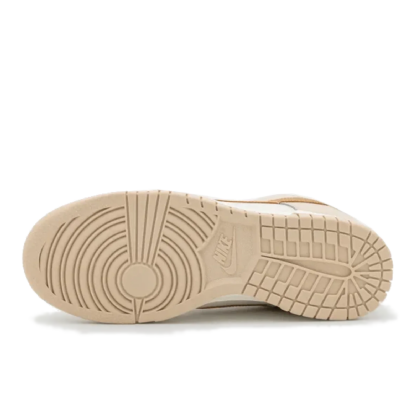 Tênis Nike Feminino Dunk Low " Gold Swoosh " Bege