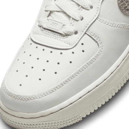Tênis Nike Feminino Air Force 1 07 " Sail Snakeskin " Branco