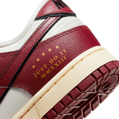 Tênis Nike Feminino Dunk Low “ Just Do It ” Vermelho