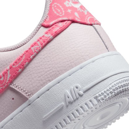 Tênis Nike Feminino Air Force 1 07 " Pink Paisley " Rosa