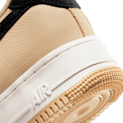 Tênis Nike Air Force 1 07 Low " Team Gold " Branco/bege