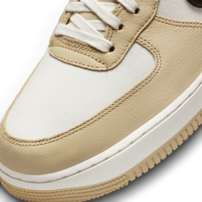 Tênis Nike Air Force 1 07 Low " Team Gold " Branco/bege