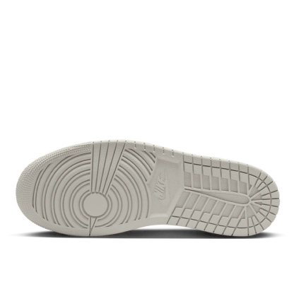 Tênis Feminino Nike Air Jordan 1 Low " Black Cement " Preto/branco