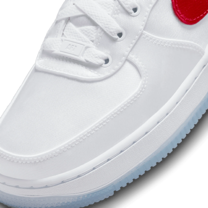 Tênis Nike Feminino Air Force 1 07 " Satin White Red " Branco/vermelho