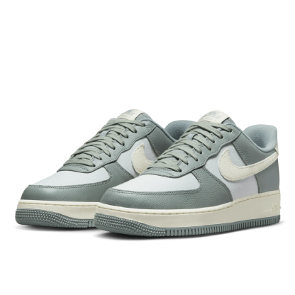 Tênis Nike Air Force 1 07 Low 