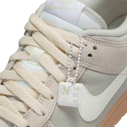 Tênis Nike Feminino Dunk Low Se "hangul Day" Bege