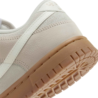 Tênis Nike Feminino Dunk Low Se "hangul Day" Bege