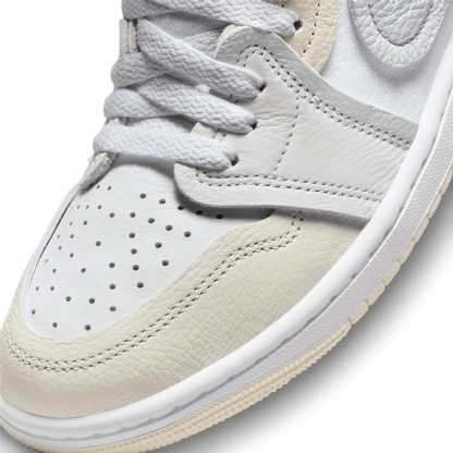Tênis Feminino Nike Air Jordan 1 Mm High Branco