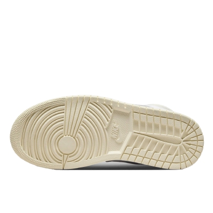 Tênis Feminino Nike Air Jordan 1 Mm High Branco