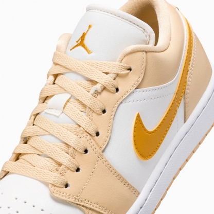 Tênis Feminino Nike Air Jordan 1 Low "  Team Gold " Bege