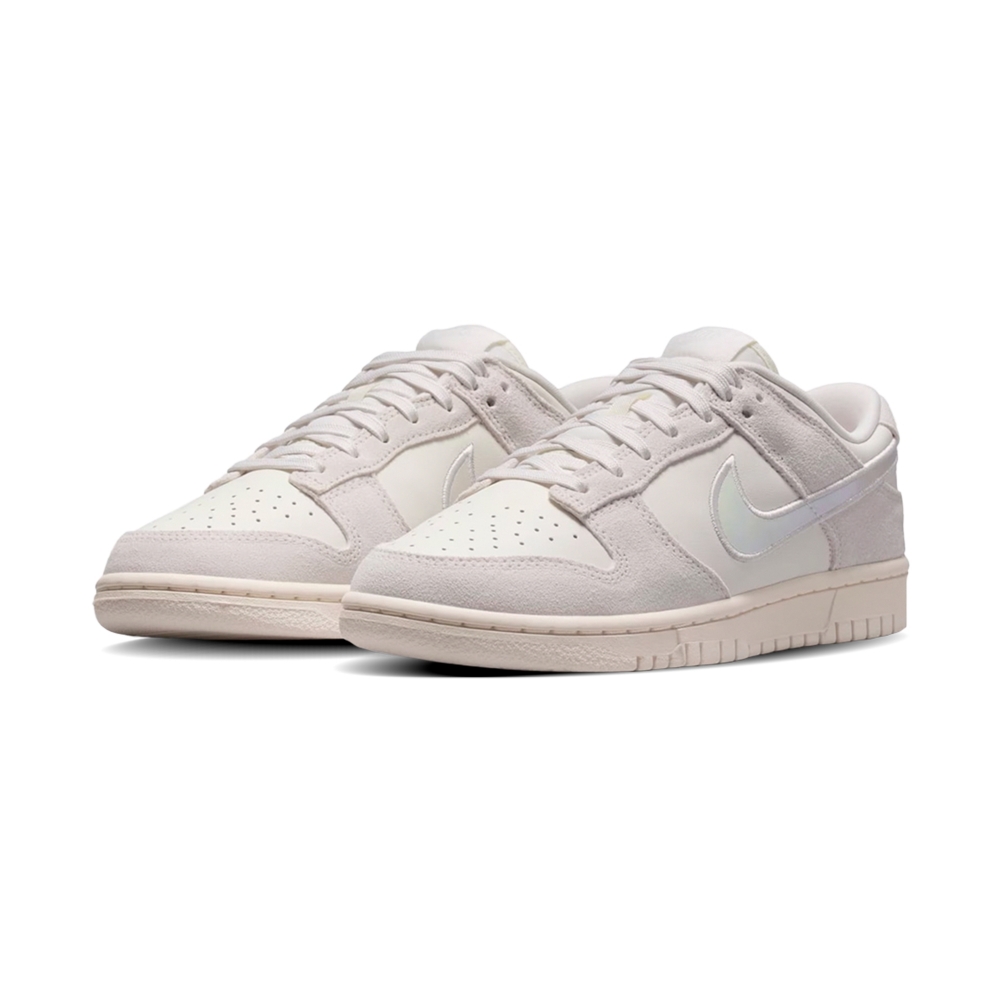 Tênis Feminino Nike Dunk Low ''iridescent Swoosh'' Creme