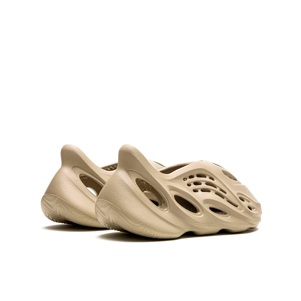 Chinelo Adidas Yeezy Foam Rnr Bege