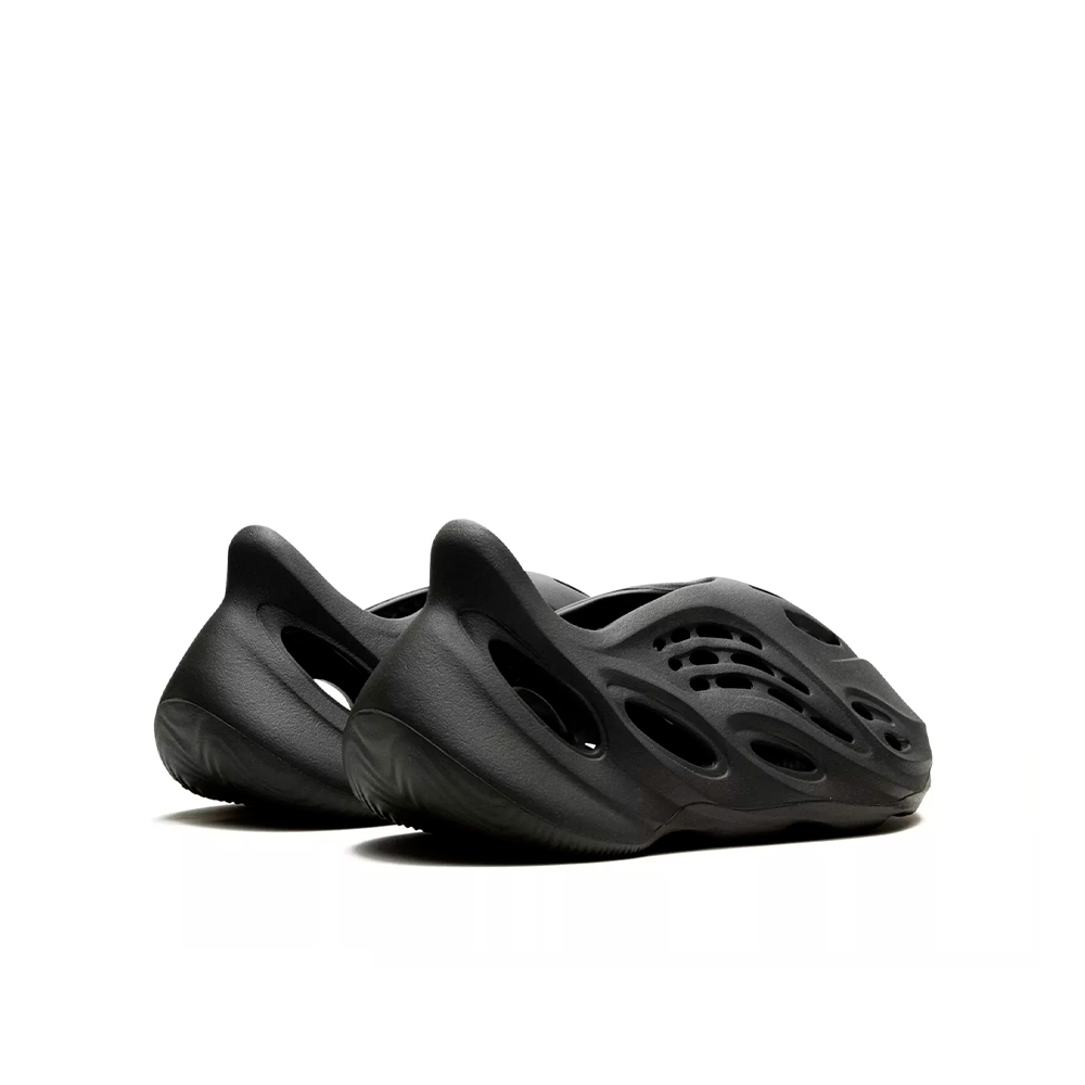 Chinelo Adidas Yeezy Foam Runner " Carbon " Cinza