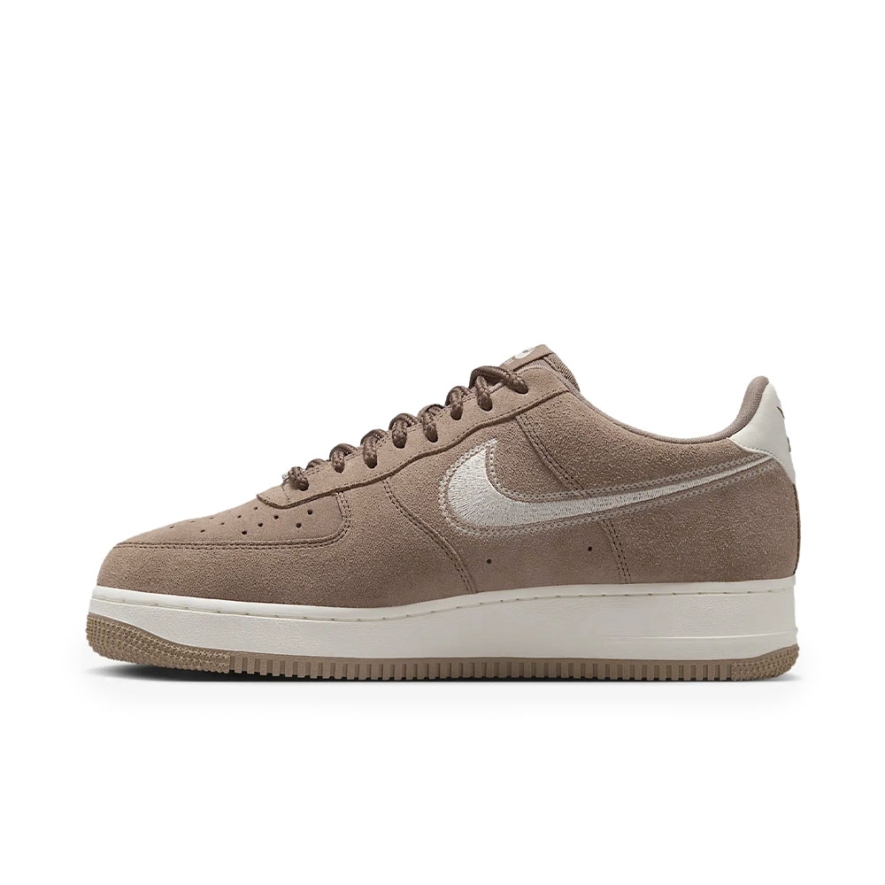 Tenis Nike Air Force 1 Low '07 Marrom
