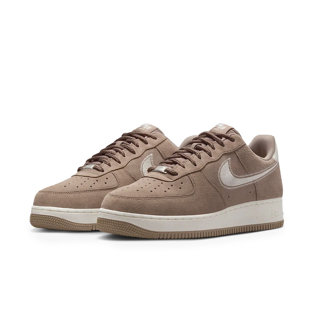 Tenis Nike Air Force 1 Low '07 Marrom
