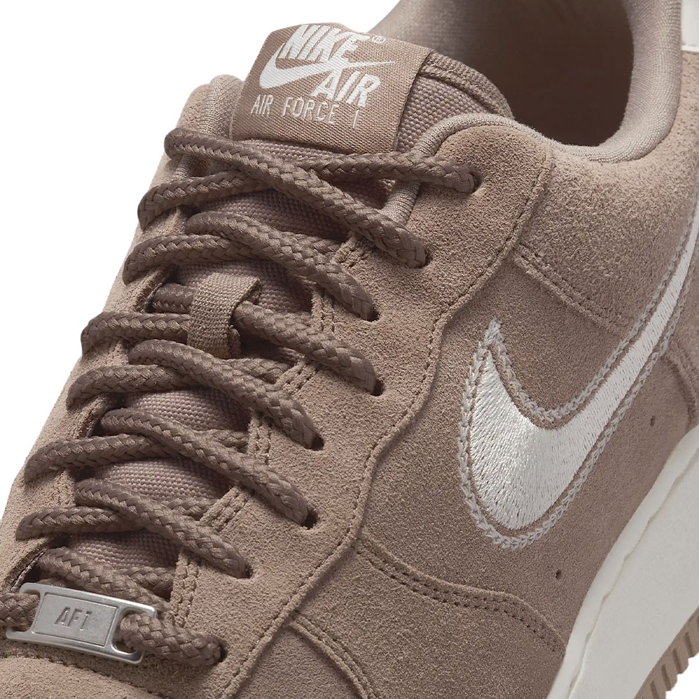 Tenis Nike Air Force 1 Low '07 Marrom