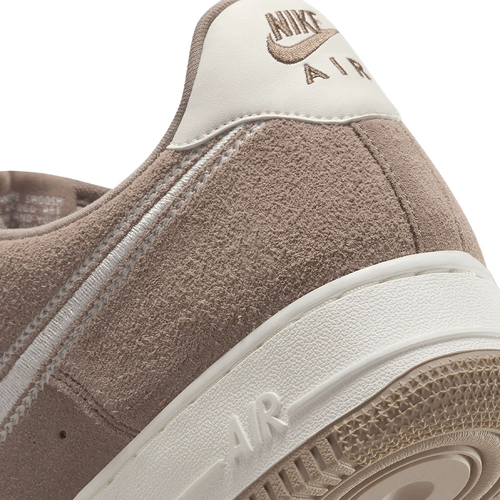 Tenis Nike Air Force 1 Low '07 Marrom