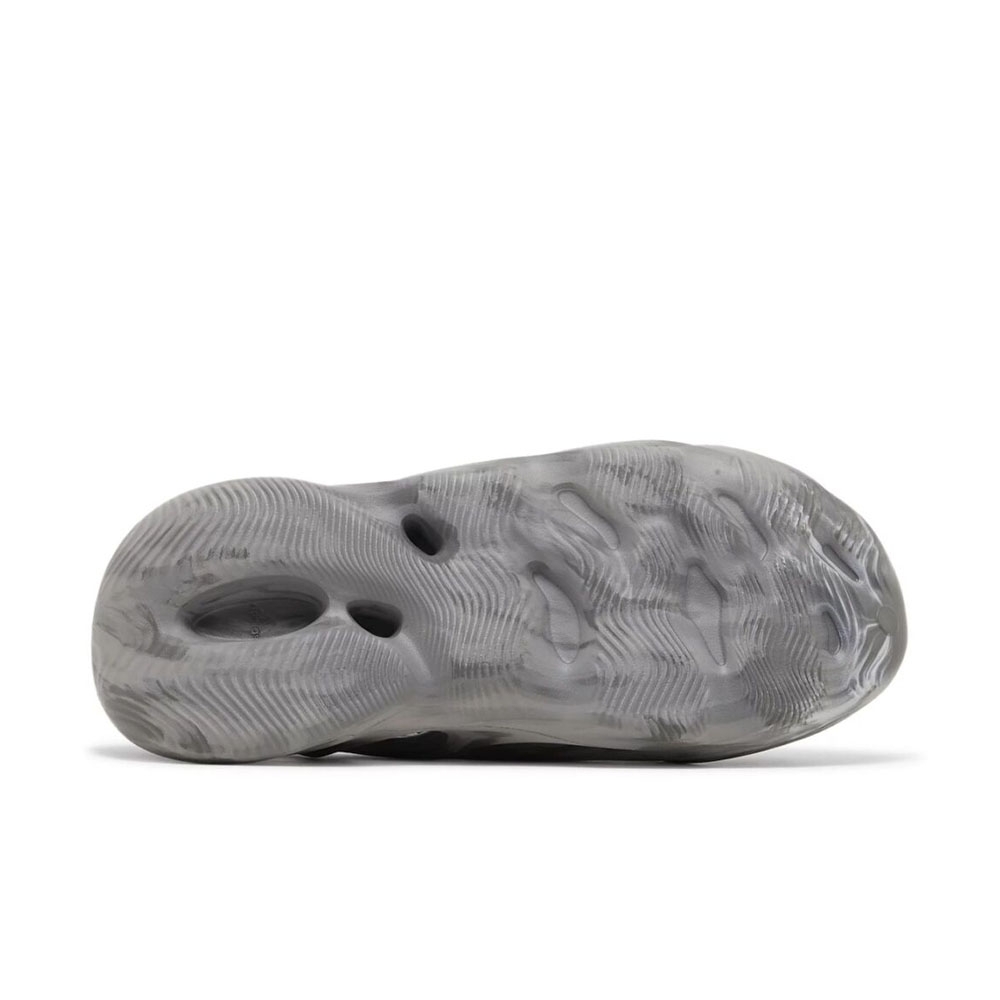 Chinelo Adidas Yeezy Foam Rnr Cinza