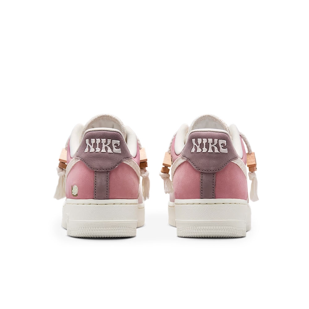 Tênis Nike Air Force 1 07 Branco/rosa