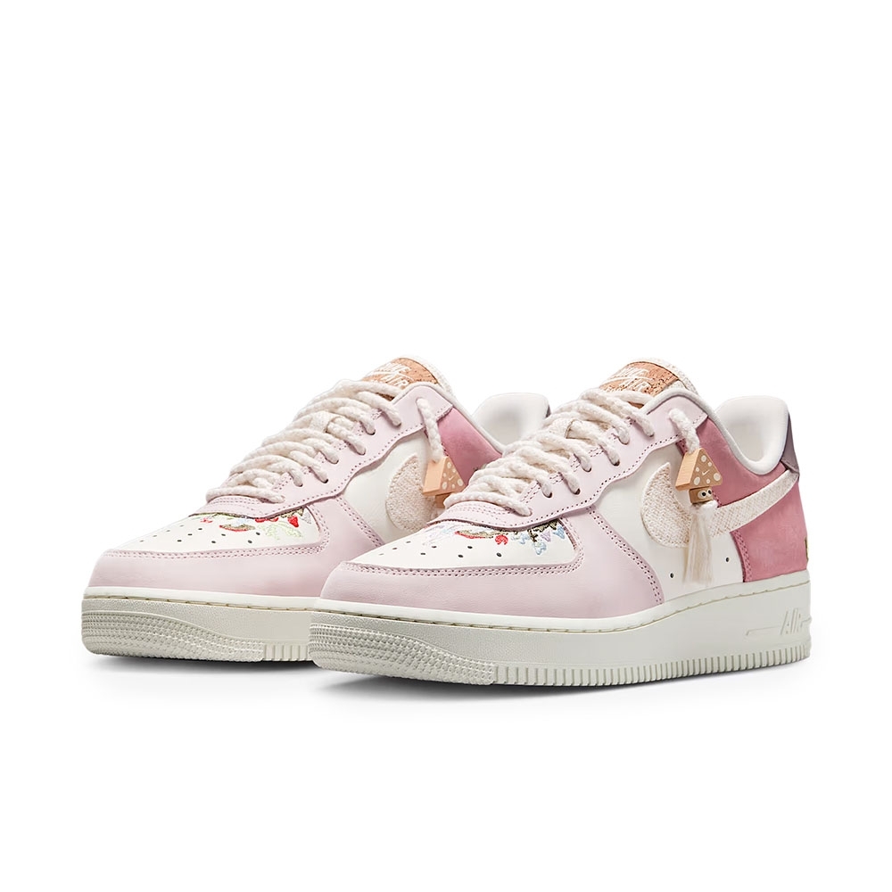 Tênis Nike Air Force 1 07 Branco/rosa