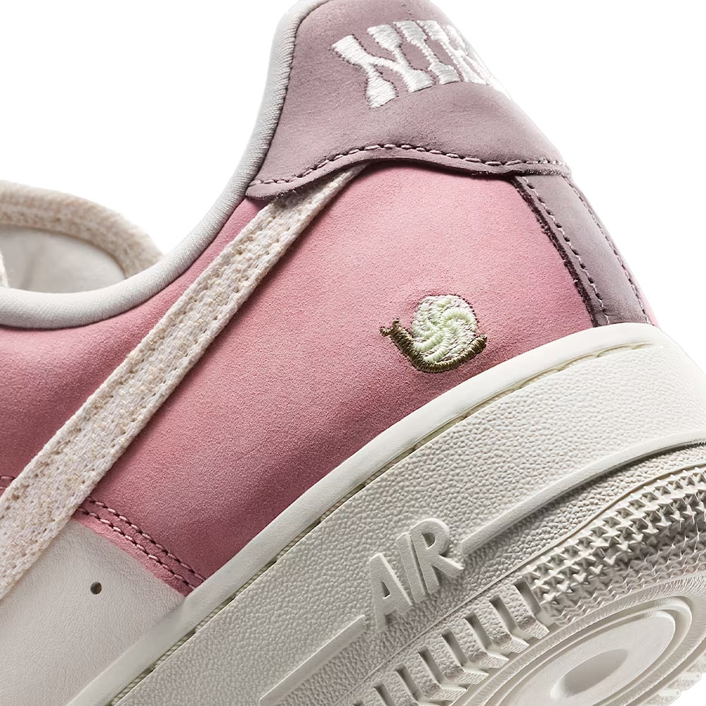 Tênis Nike Air Force 1 07 Branco/rosa