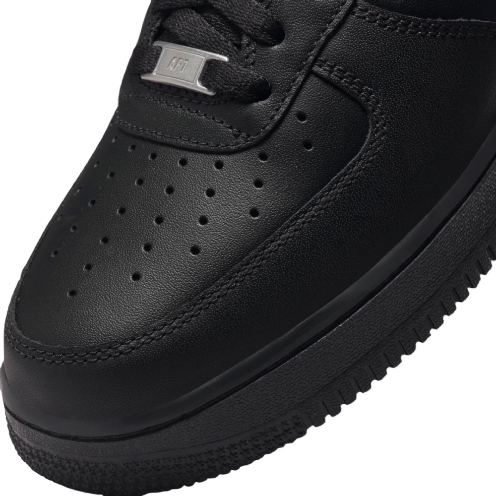 Tênis Nike Air Force 1 07 Le Preto