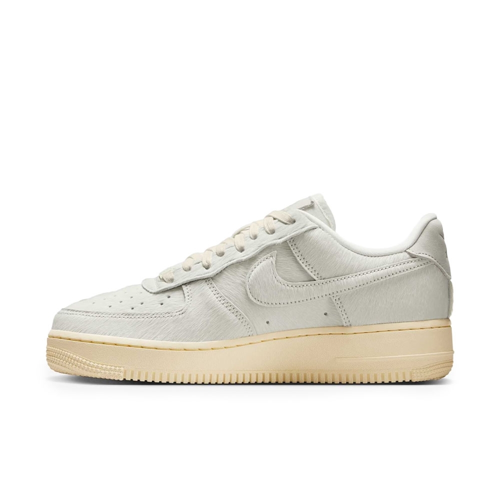 Tênis Nike Air Force 1 07 Branco/bege