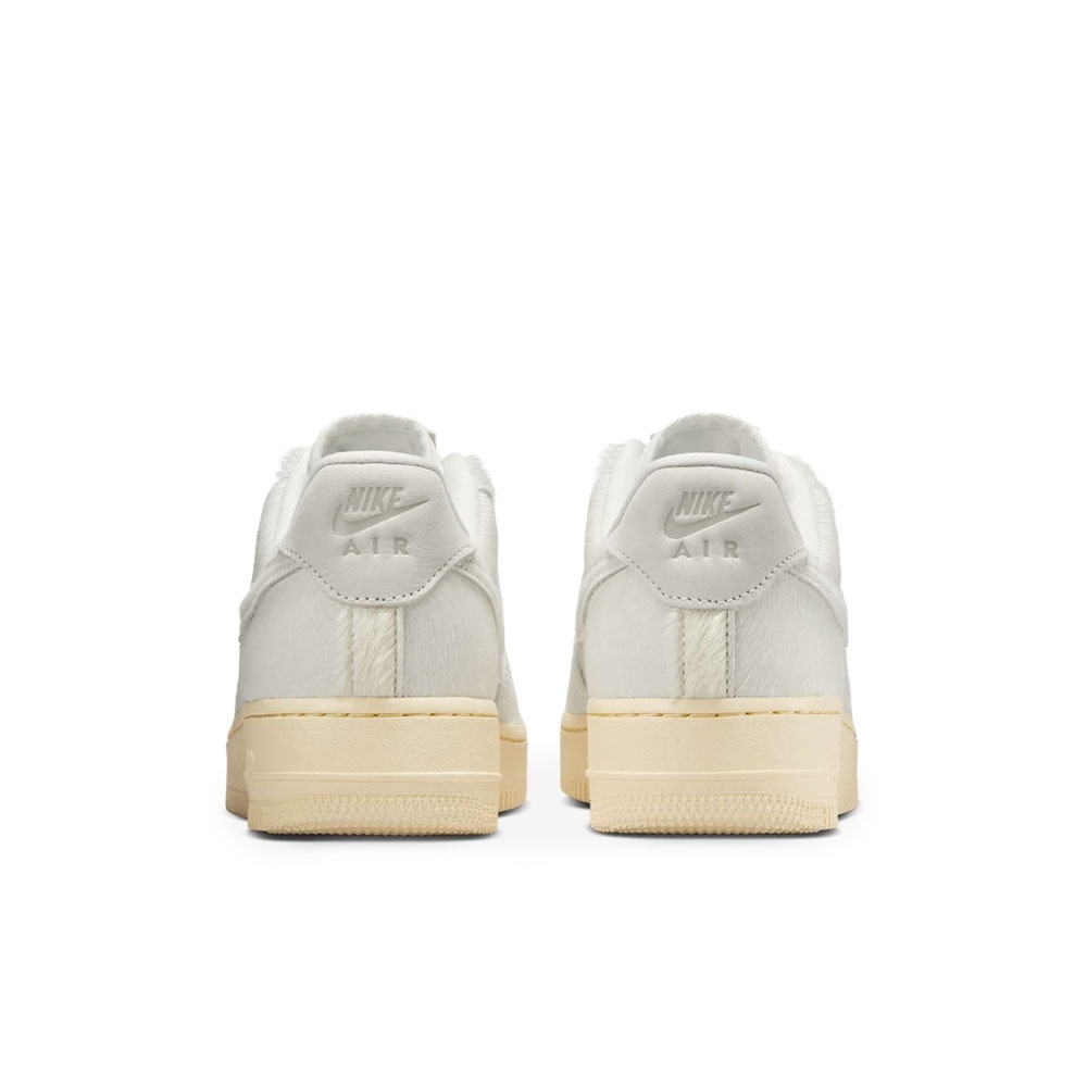 Tênis Nike Air Force 1 07 Branco/bege