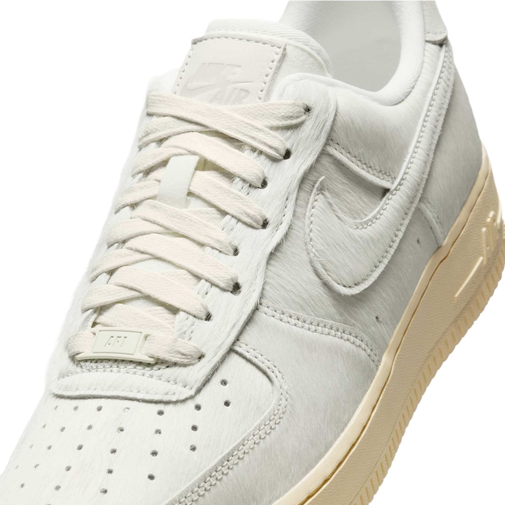 Tênis Nike Air Force 1 07 Branco/bege