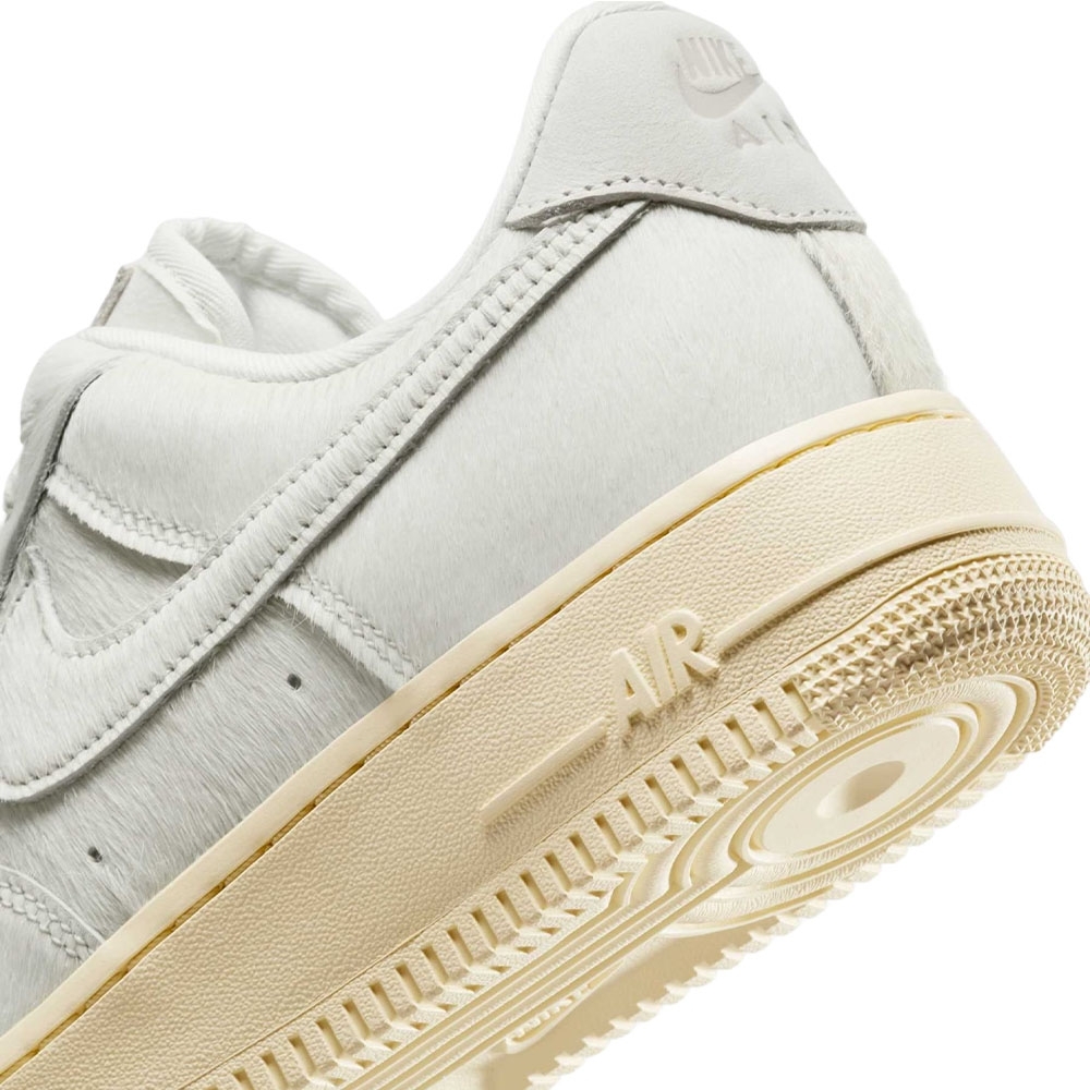 Tênis Nike Air Force 1 07 Branco/bege
