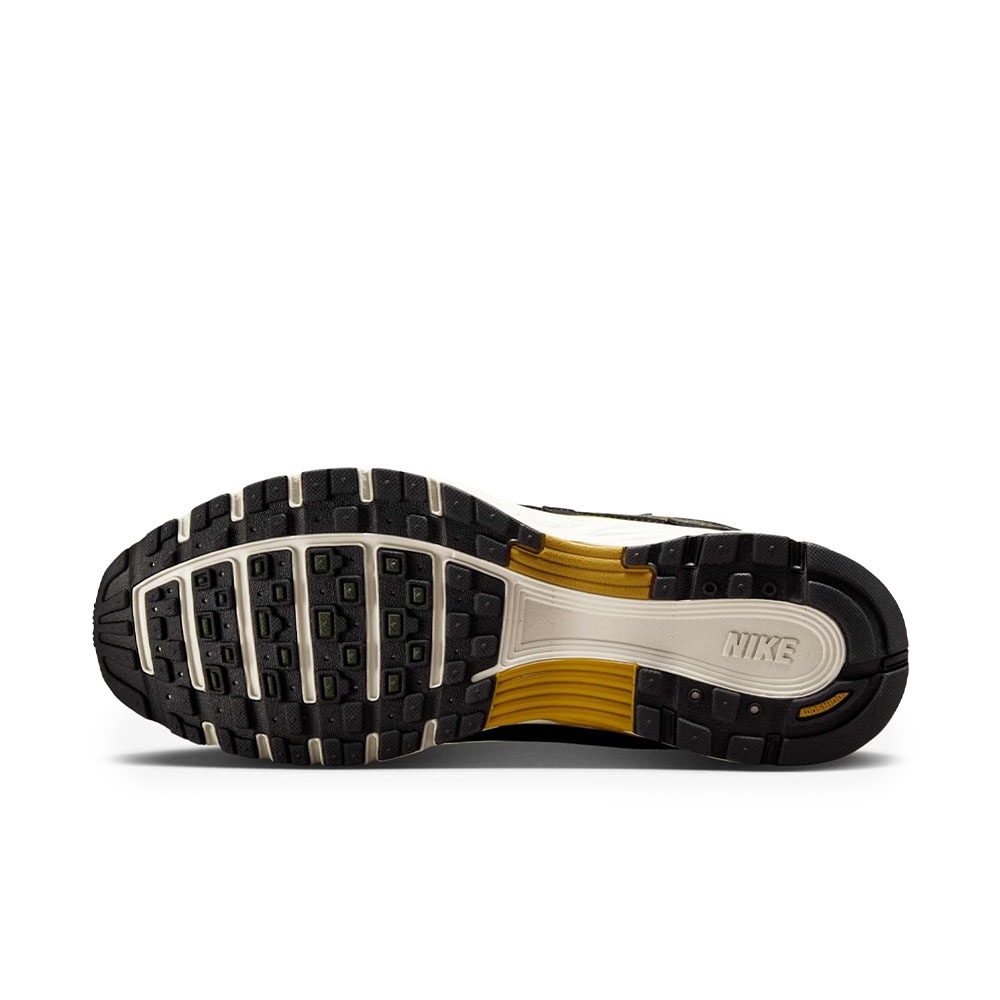 Tênis Nike P-6000 Preto/dourado