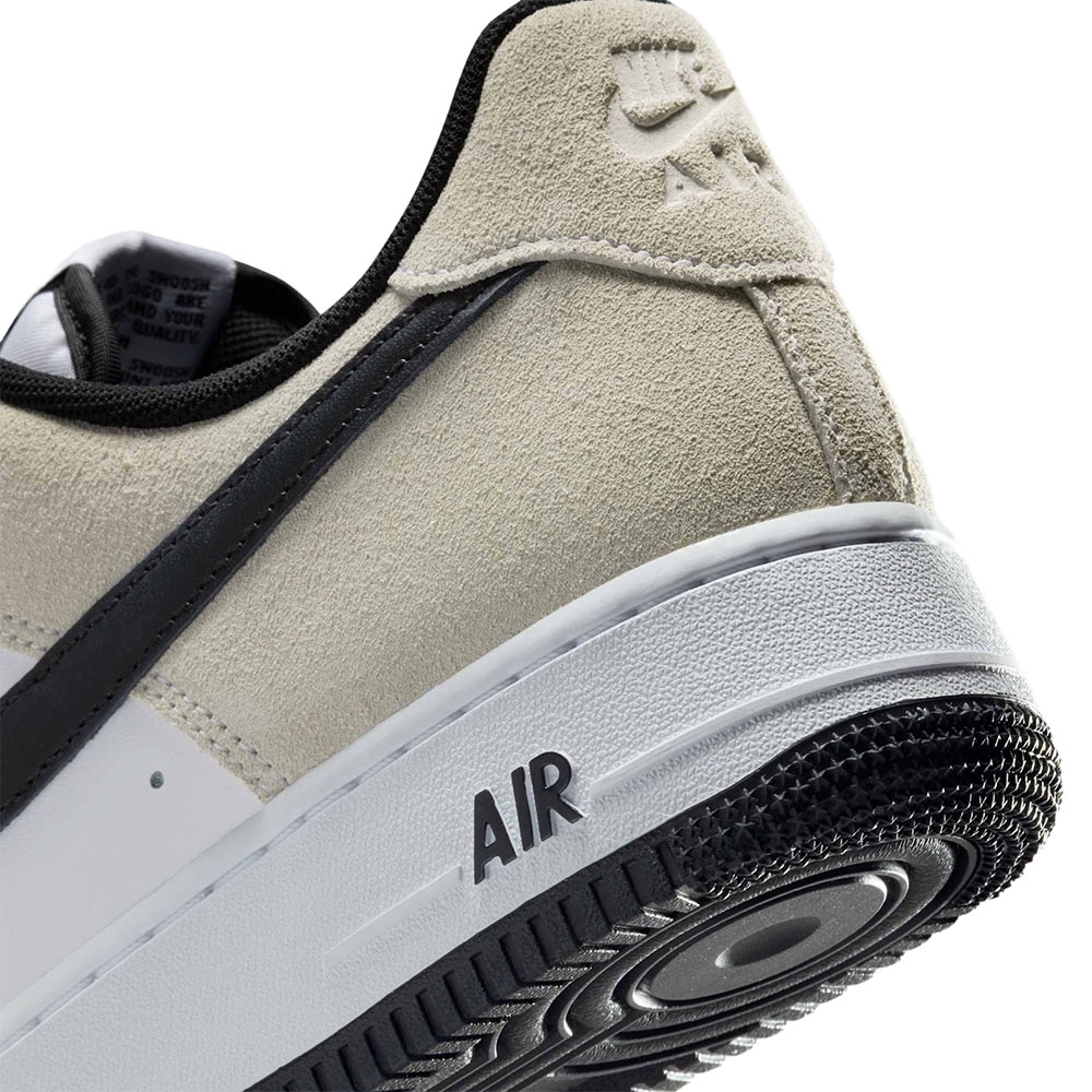 Tênis Nike Air Force 1 07 Bege/preto