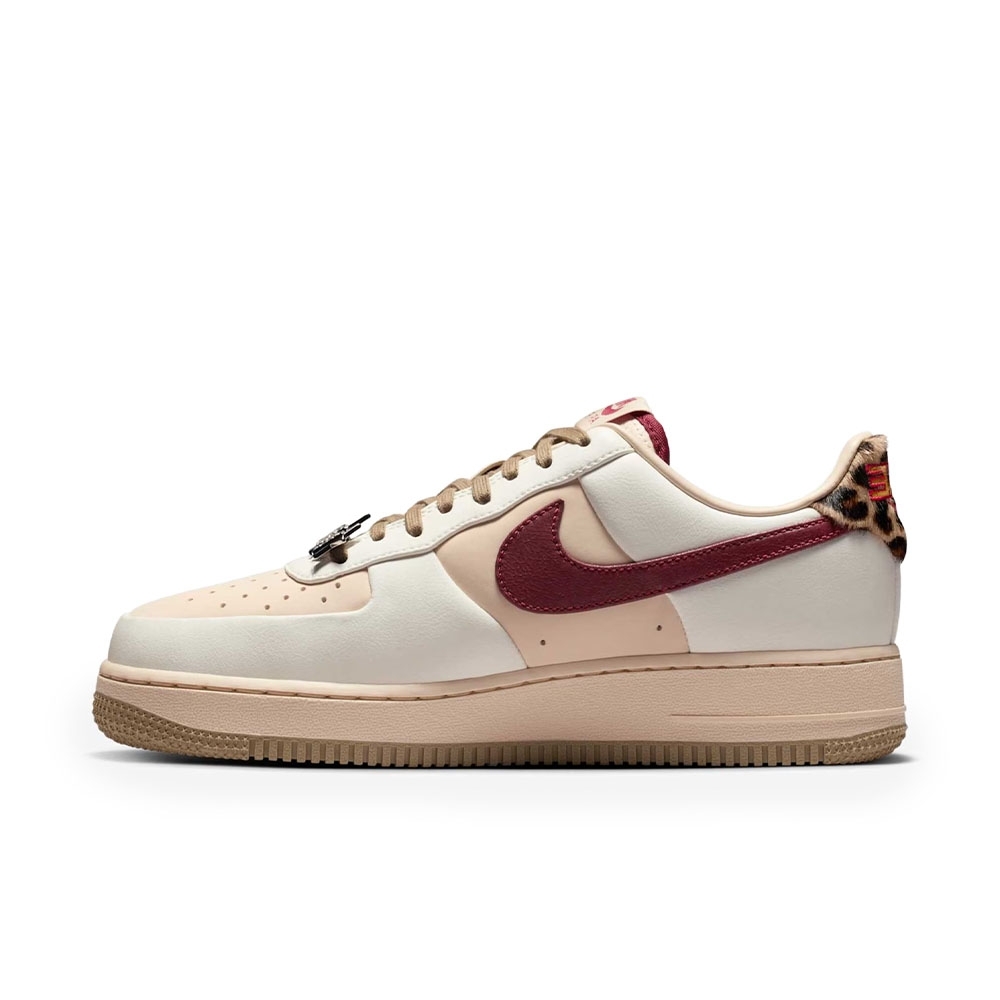 Tênis Nike Air Force 1 07 Branco/rosa
