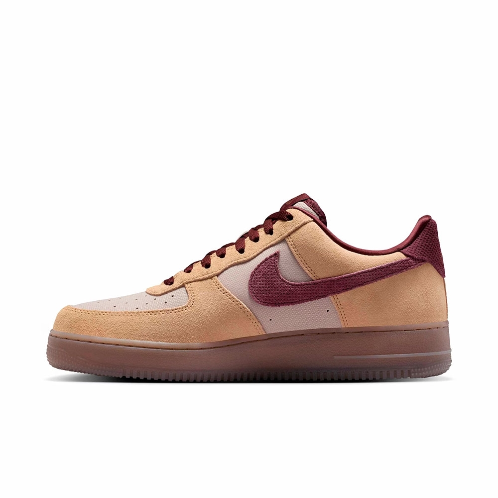 Tênis Nike Air Force 1 07 Marrom