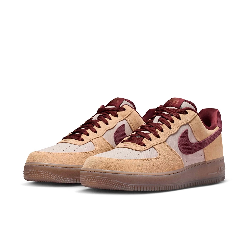 Tênis Nike Air Force 1 07 Marrom